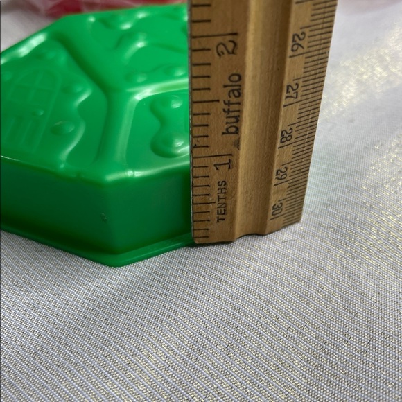 Festive Red and Green Holiday Jello Jelly Molds Gingerbread House Bell Socking 7 - Picture 13 of 13